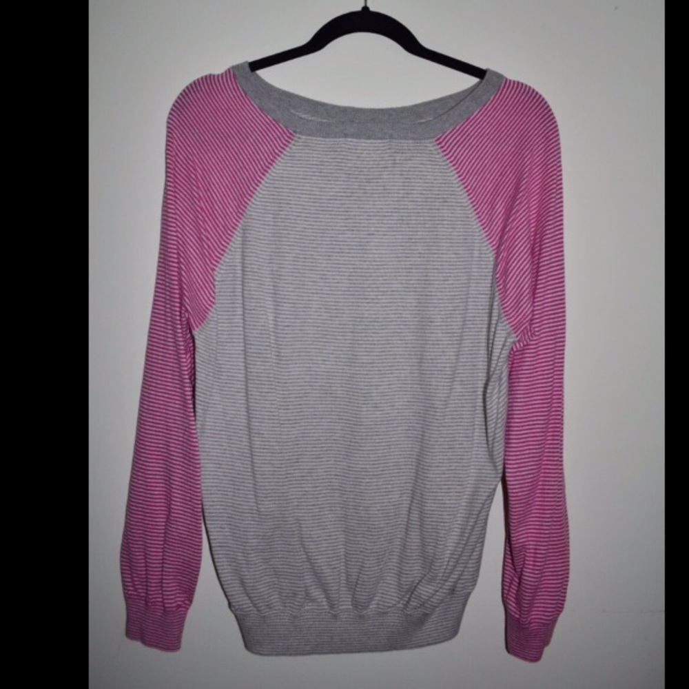 UNIQLO pullover sweater/sweatshirt